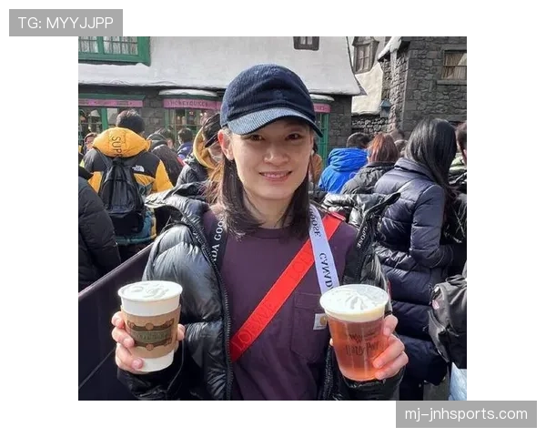 杨力维赛场上拼得像战士，翻到她私服图我以为点错了明星买手店